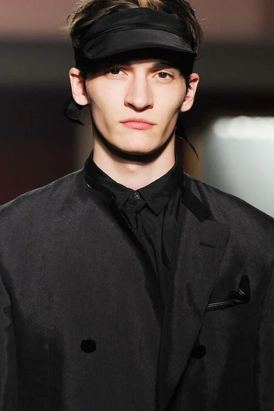 Look 3